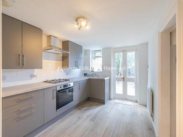 Gambole Road, Tooting, London, SW17 2 bed flat to rent £2,300 pcm £531 pw