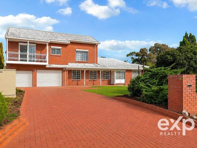 SOLD BY BJORN IN 9 DAYS ! 2000m2 5 Bedrooms, 4 Bathrooms, Multiple Living Areas