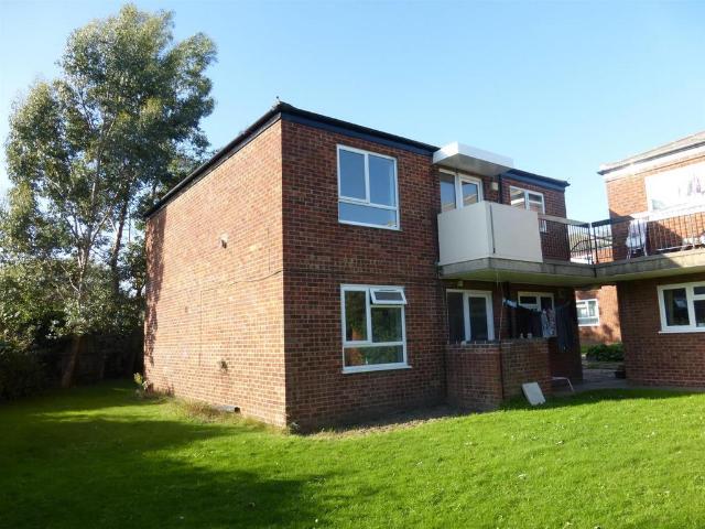 Gamewell Close, Lakenham, NORWICH 2 bed flat to rent £975 pcm £225 pw