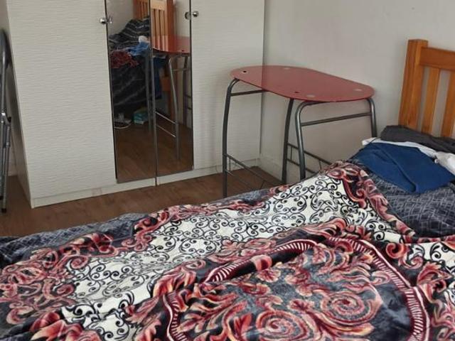 Gants Hill Cres, London, IG2 1 bed in a house share to rent £730 pcm £168 pw