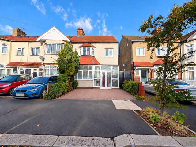 Gantshill Crescent, Ilford IG2, 3 bed terraced house to rent, £2,300 pcm | PrimeLocation