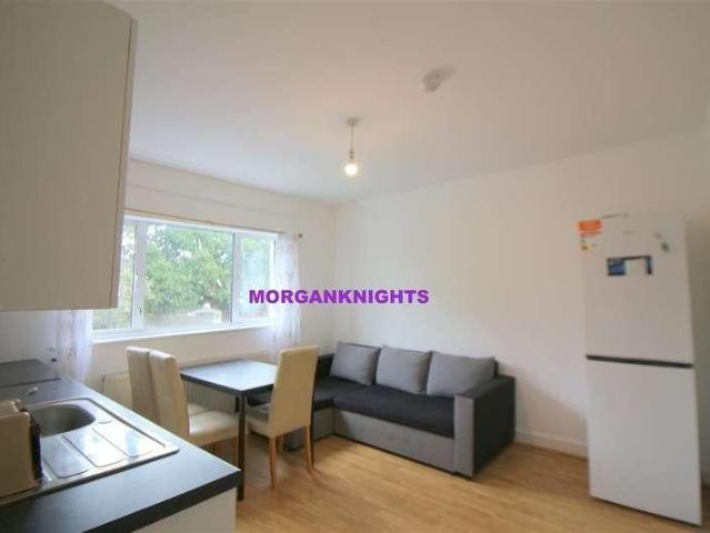 Gantshill Crescent, Ilford, Ilford, IG2