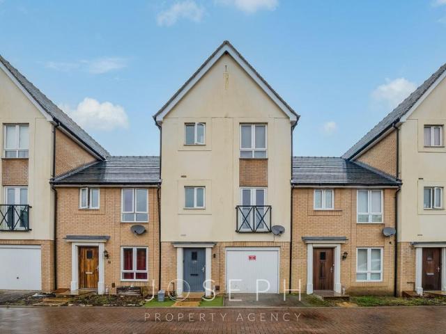 Ganymede Close, Ipswich, IP1 4 bed terraced house to rent £1,650 pcm £381 pw