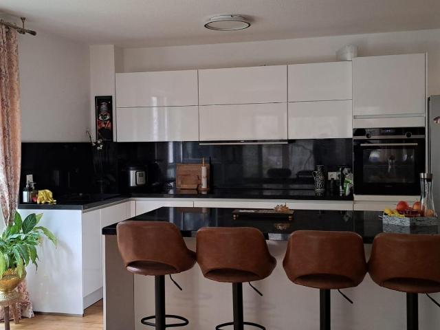 Ganz neue und Modern 4 Zimmer Wohnung mit Garten