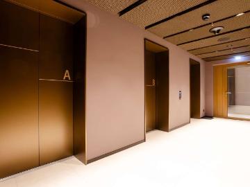 Ganz oben angekommen einladende 2 Zimmer Wohnung mit sonnigem Balkon und EBK