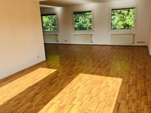 Ganz oben, ganz alleine! Grüner Blick, hell & ruhig, mit traumhafter Dachterrasse | nahe Innenhafen