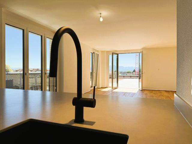 Ganz oben. Ganz frei. Ganz Zuhause exklusive 3.5 Zi. Attikawohnung in Berg