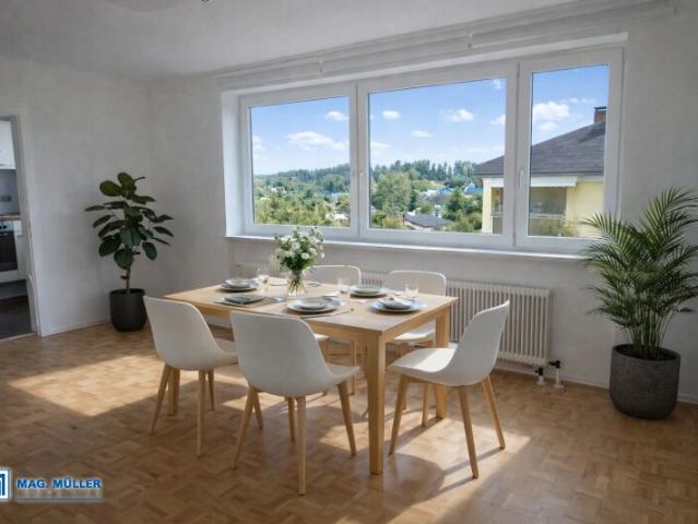 Ganz oben lichtdurchflutete 2 ZI Dachgeschoss Wohnung
