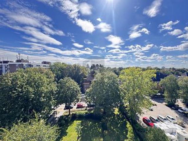 GANZ OBEN MIT HERRLICHEM SONNENBALKON
