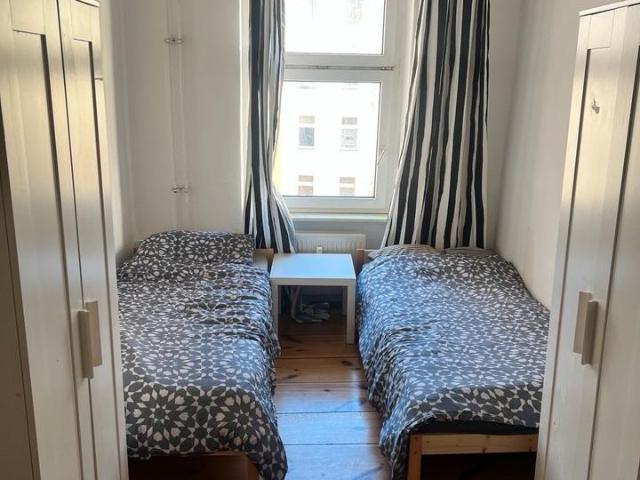 Ganze Wohnung für 5 Pers. Als WG