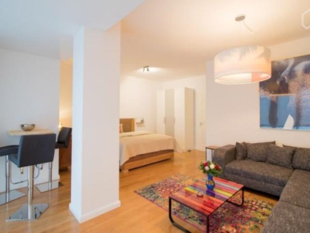 Ganze Wohnung: Innenstadt 80 qm, inkl. Pool/ Fitnessraum/ Sauna, Parkplatz