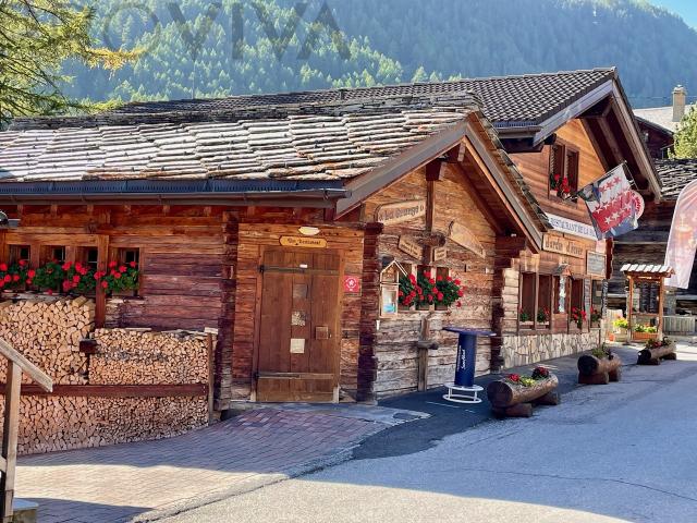 Ganzjährig beliebtes Restaurant mit Wohnung und Dent Blanche Blick