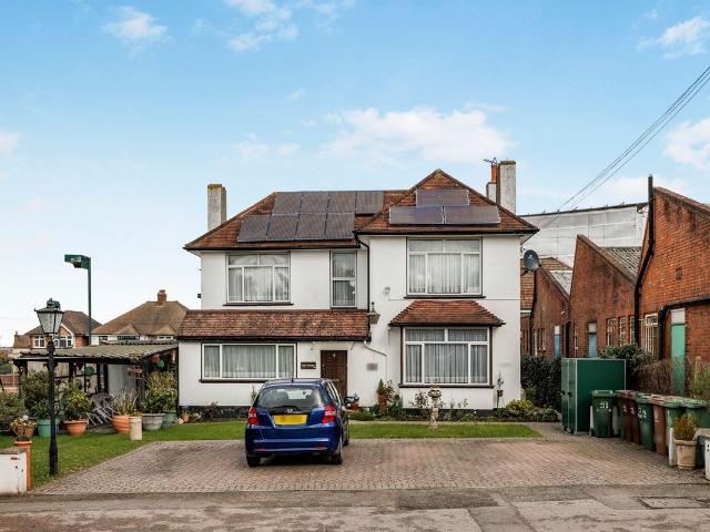 Gander Green Lane, Sutton SM1, Studio to rent, £1,350 pcm | PrimeLocation