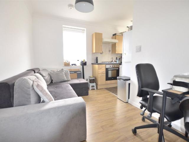 Gander Green Lane, Sutton SM1, 1 bed flat to rent, £1,350 pcm | PrimeLocation