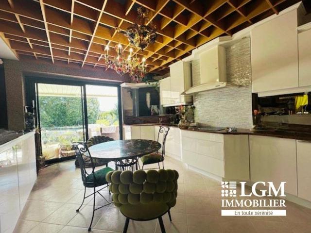 Gannat 03800 – Villa contemporaine de 288 m² avec parc, pi. 288m² Gannat