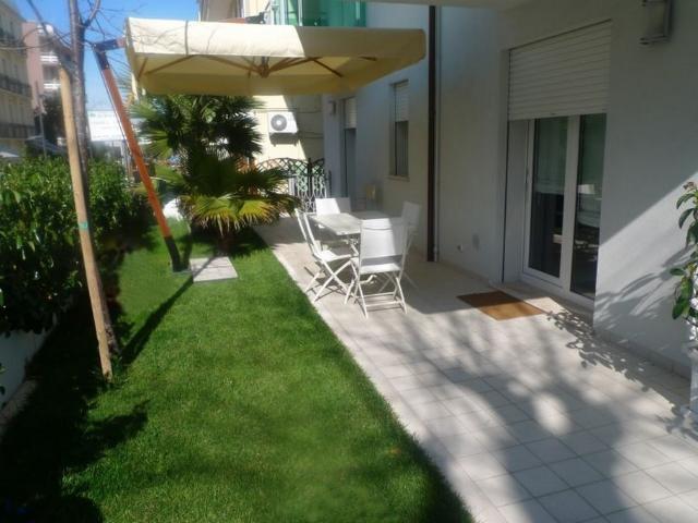 Gabicce Mare ZONA MARE AFFITTASI APPARTAMENTO COMPLETAMENTE ARREDATO CON GIARDINO PRIVATO