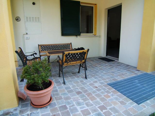 Gabicce Mare ZONA MARE AFFITTASI APPARTAMENTO COMPLETAMENTE ARREDATO CON GIARDINO PRIVATO