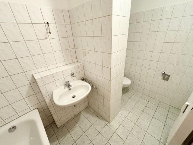 Gablenz * frisch renovierte 2 Zimmer * Dachgeschoss * offene Küche * frei