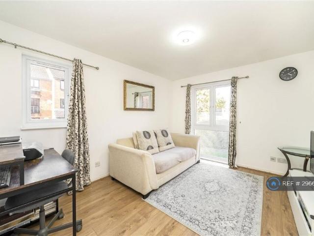 Gables Close, London, SE12 1 bed flat to rent £1,450 pcm £335 pw