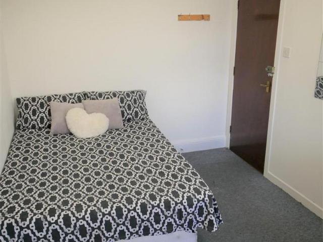 Gables, Bournemouth, BH1 6 bed house share to rent £650 pcm £150 pw