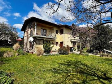 Gablitz charmantes, 60iger Jahre Wohnhaus mit zwei Wohneinheiten und schönem, idyllischen Garten