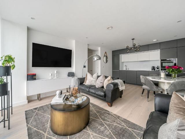 Gabriel Square, St.Albans AL1, 2 bed flat to rent, £6,500 pcm | PrimeLocation