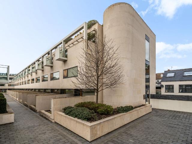 Gabriel Square, St.Albans AL1, 2 bed flat to rent, £3,500 pcm | PrimeLocation