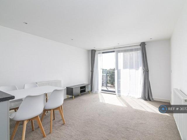 Gabrielle House, Ilford, IG2 2 bed flat to rent £2,000 pcm £462 pw