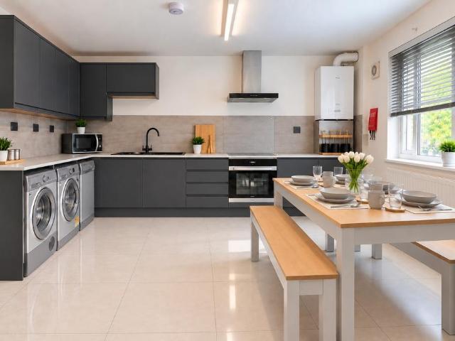 Gadd Street, Nottingham NG7 6 bed house to rent £3,640 pcm £840 pw