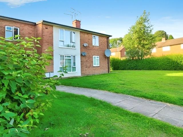 Gads Green Crescent, Dudley, West Midlands DY2, 2 bed flat to rent, £800 pcm | PrimeLocation