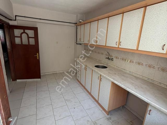 Gaffar Okkan Caddesi Üzerinde Balkonlu 2+1 Kiralık Daire