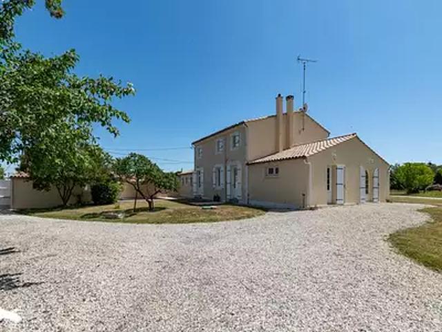 Gaillan en Médoc 33340 Achat / Vente maison 8 pièces t8 au dernier étage parking