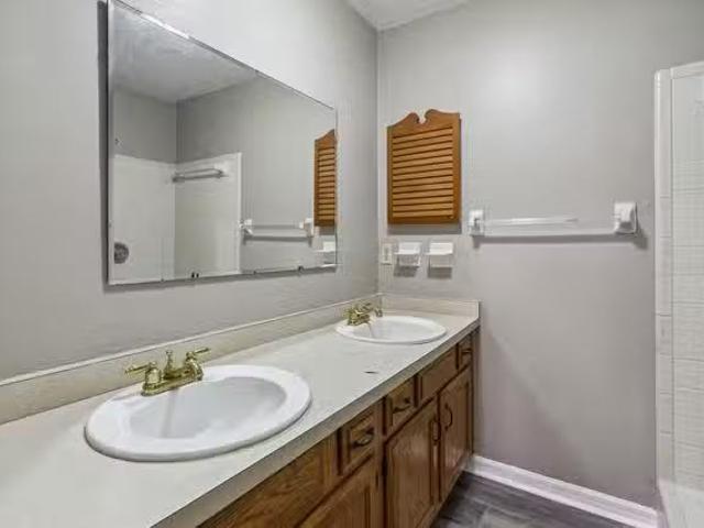 Gainesville Duplex / Multiplex with Workspace. Newly renovated.