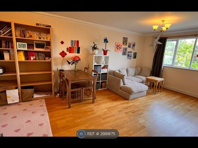 Gainsborough Court, Bromley BR2, 2 bed flat to rent, £1,700 pcm | PrimeLocation