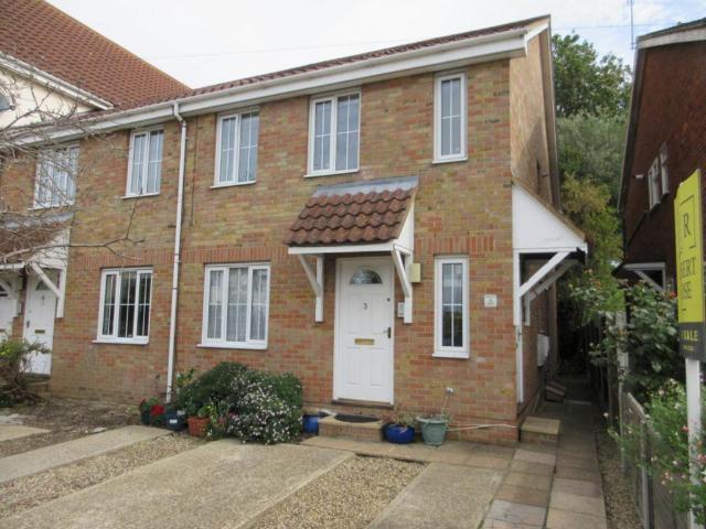 Gainsborough Drive, Westcliff On Sea 2 bed flat to rent £1,200 pcm £277 pw