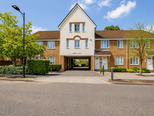 Gainsborough Drive, Westcliff On Sea SS0, 2 bed flat to rent, £1,200 pcm | PrimeLocation