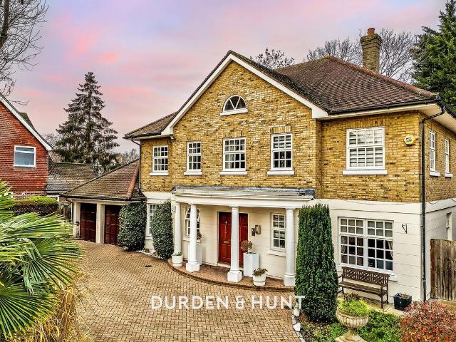 Gainsborough Place, Chigwell IG7, 5 bed detached house to rent, £5,895 pcm | PrimeLocation