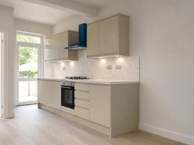 Gainsborough Road, Woodford Green IG8, 2 bed flat to rent, £1,850 pcm | PrimeLocation