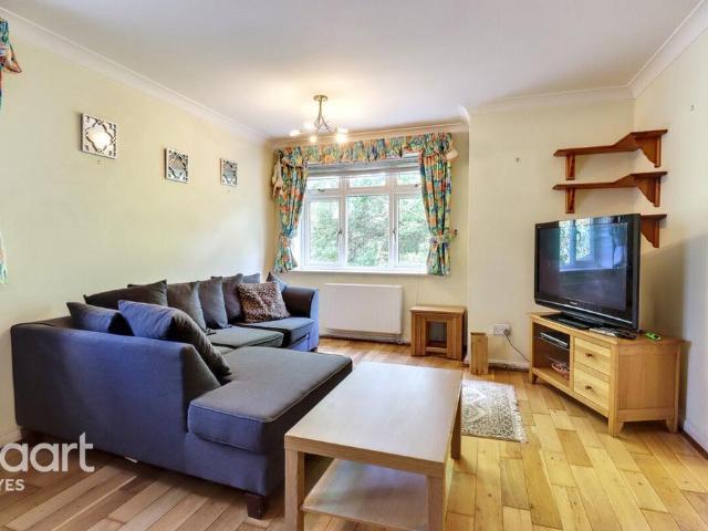 Gainsborough Road, Hayes 2 bed flat to rent £1,725 pcm £398 pw