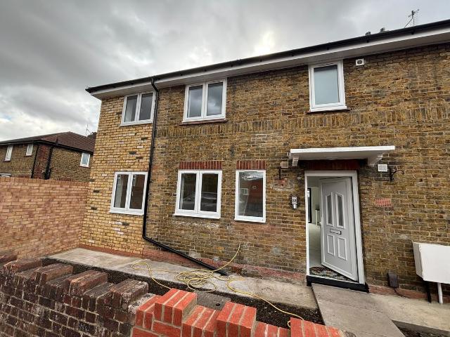 Gainsborough Road, London E15, 5 bed semi detached house to rent, £5,200 pcm | PrimeLocation