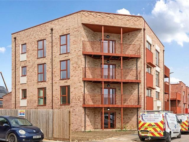 Galton Road, Cambridge, Cambridgeshire 3 bed apartment to rent £1,975 pcm £456 pw