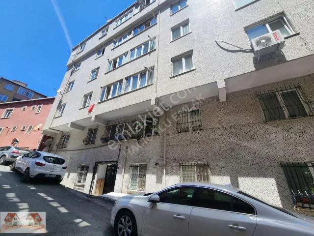 Galata Dere Caddesine Yakın Giriş 2+1 Daire