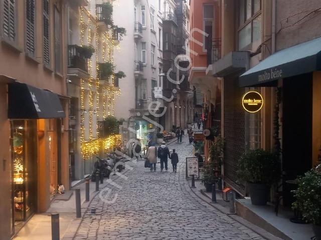 Galata Kulesi Yakını Mustakil Tarihi Bina