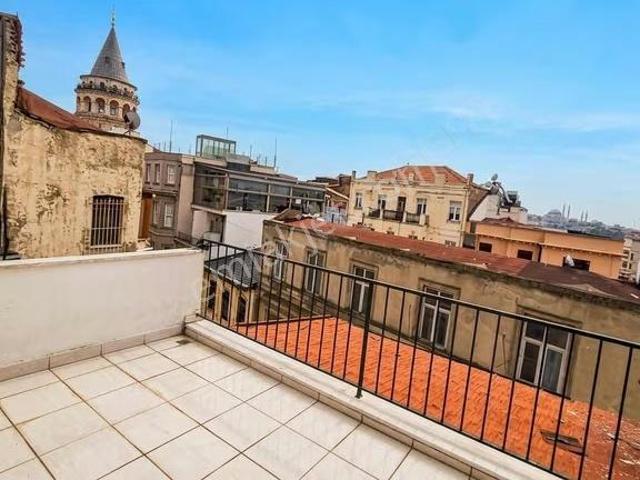 Galata Kulesi'ne Komşu Fırsat Kiralık 1+0 Çatı Katı