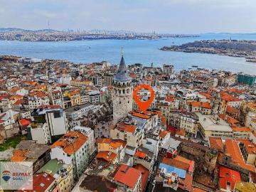 Galata Kulesine Komşu Tarihi Binada Satılık 3+1 Daire