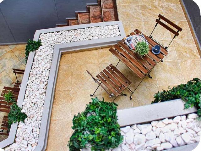 Galata Tomtomda Bahçe Kullanımlı, Eşyalı 2+1 Kiralık Dubleks