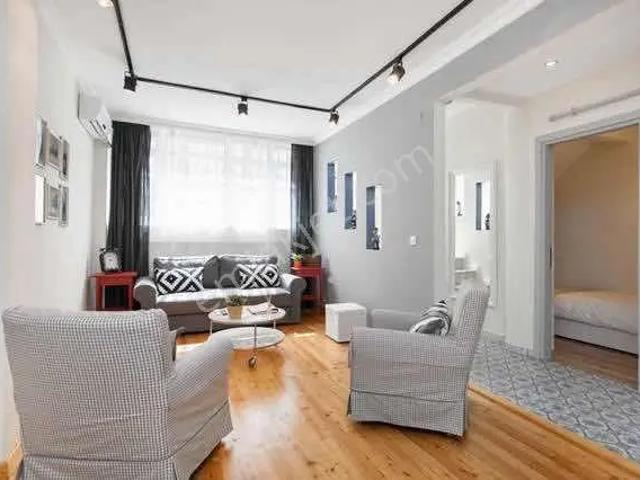 Galata Tomtom'da Modern Eşyalı, Müstakil Girişli 3+1 Kiralık