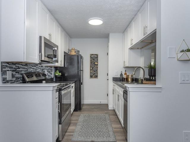 Galbraith Pointe Apartments and Townhomes 3 Bedroom Apartment for Rent at 8240 W Galbraith Pointe Ln, Finneytown, OH 45231 Finneytown