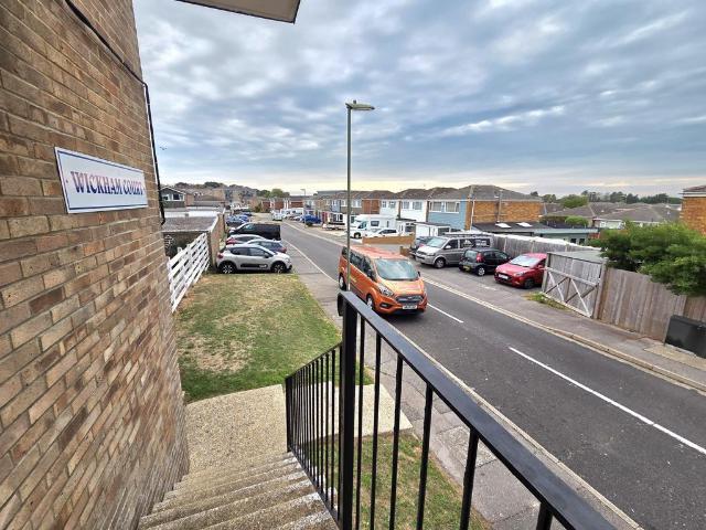Gale Moor Avenue, GOSPORT, PO12 2 bed apartment to rent £1,150 pcm £265 pw