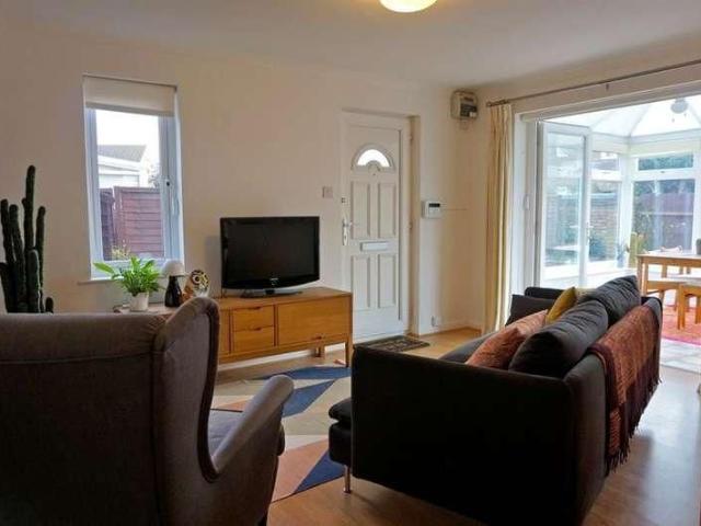 Gale Close, Hampton, TW12